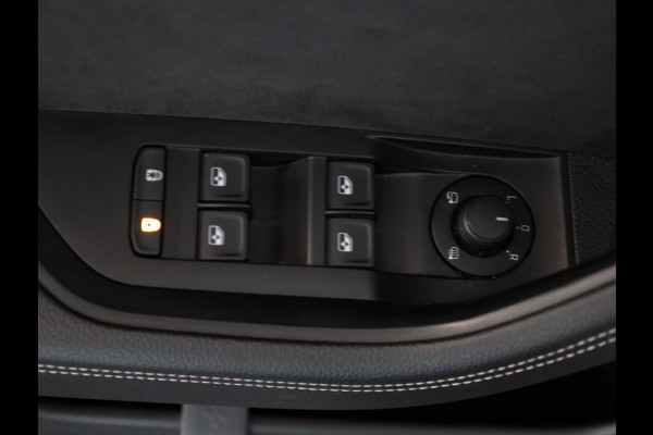 Škoda Superb Combi 1.5 TSI ACT Sportline Business 150 pk Automaat (DSG) | Navigatie | Panoramadak | Parkeersensoren | Achteruitrijcamera | Adaptieve cruise control | Stoelverwarming V+A |