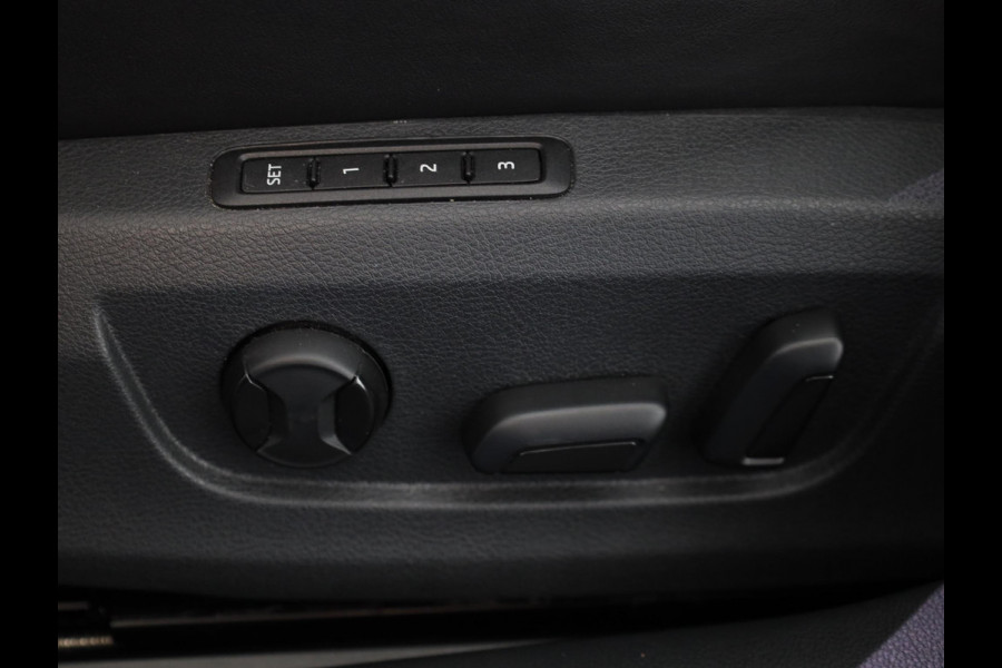 Škoda Superb Combi 1.5 TSI ACT Sportline Business 150 pk Automaat (DSG) | Navigatie | Panoramadak | Parkeersensoren | Achteruitrijcamera | Adaptieve cruise control | Stoelverwarming V+A |