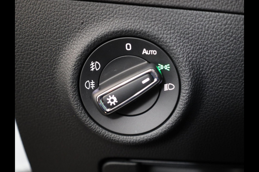 Škoda Superb Combi 1.5 TSI ACT Sportline Business 150 pk Automaat (DSG) | Navigatie | Panoramadak | Parkeersensoren | Achteruitrijcamera | Adaptieve cruise control | Stoelverwarming V+A |