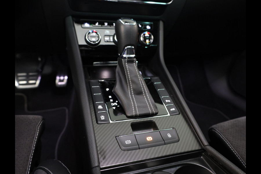 Škoda Superb Combi 1.5 TSI ACT Sportline Business 150 pk Automaat (DSG) | Navigatie | Panoramadak | Parkeersensoren | Achteruitrijcamera | Adaptieve cruise control | Stoelverwarming V+A |