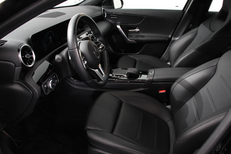 Mercedes-Benz A-Klasse 200 Automaat Progressive Navigatie Camera Climate Control Cruise Control Lane Assist Keyless Go Verkeersbord Herkenning 17 Inch Lichtmetaal