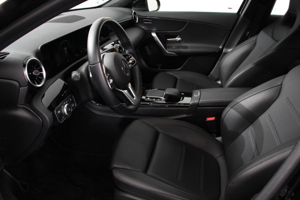 Mercedes-Benz A-Klasse 200 Automaat Progressive Navigatie Camera Climate Control Cruise Control Lane Assist Keyless Go Verkeersbord Herkenning 17 Inch Lichtmetaal
