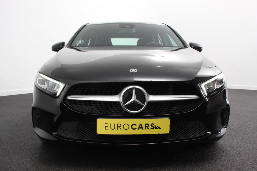 Mercedes-Benz A-Klasse 200 Automaat Progressive Navigatie Camera Climate Control Cruise Control Lane Assist Keyless Go Verkeersbord Herkenning 17 Inch Lichtmetaal