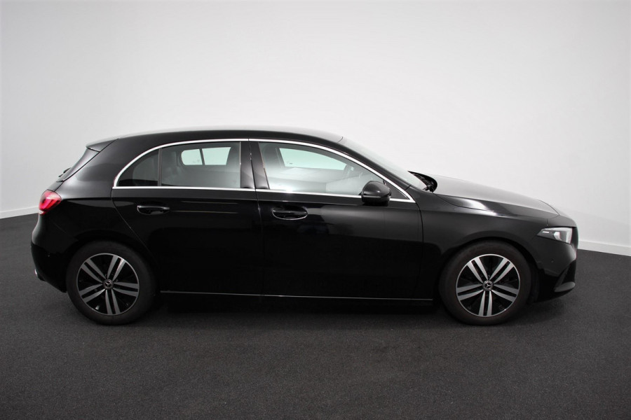 Mercedes-Benz A-Klasse 200 Automaat Progressive Navigatie Camera Climate Control Cruise Control Lane Assist Keyless Go Verkeersbord Herkenning 17 Inch Lichtmetaal