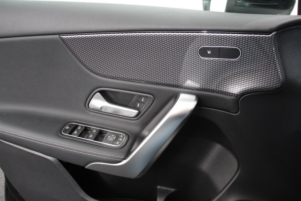 Mercedes-Benz A-Klasse 200 Automaat Progressive Navigatie Camera Climate Control Cruise Control Lane Assist Keyless Go Verkeersbord Herkenning 17 Inch Lichtmetaal