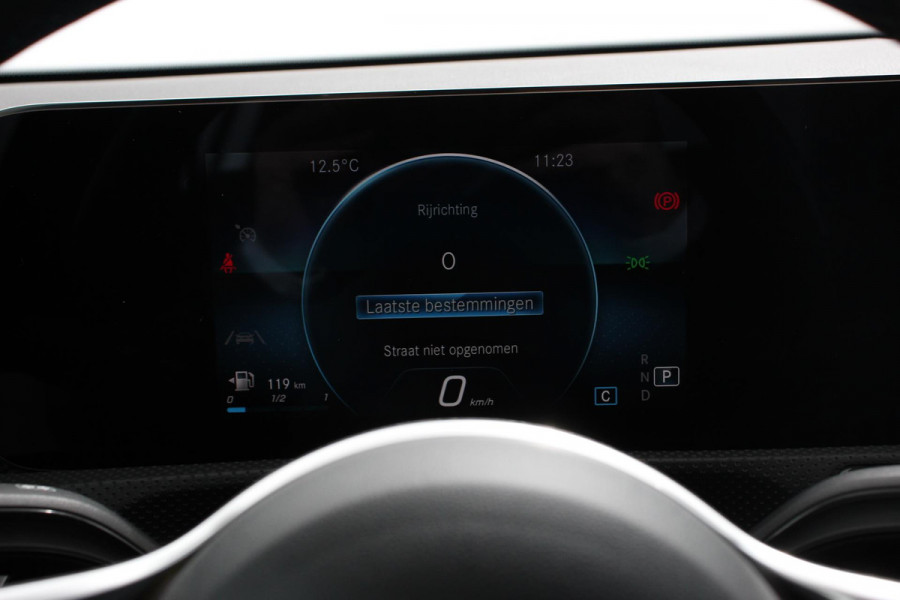 Mercedes-Benz A-Klasse 200 Automaat Progressive Navigatie Camera Climate Control Cruise Control Lane Assist Keyless Go Verkeersbord Herkenning 17 Inch Lichtmetaal