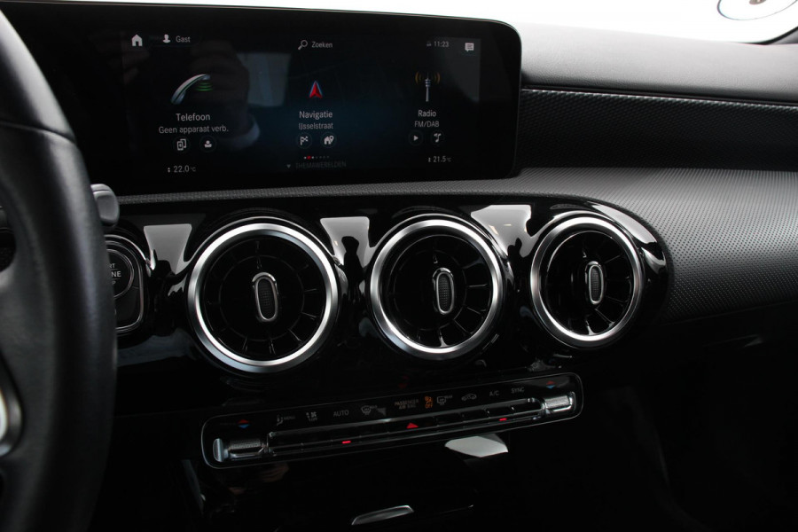 Mercedes-Benz A-Klasse 200 Automaat Progressive Navigatie Camera Climate Control Cruise Control Lane Assist Keyless Go Verkeersbord Herkenning 17 Inch Lichtmetaal