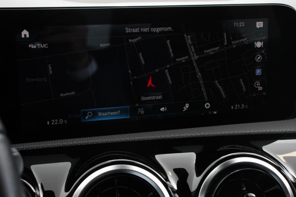 Mercedes-Benz A-Klasse 200 Automaat Progressive Navigatie Camera Climate Control Cruise Control Lane Assist Keyless Go Verkeersbord Herkenning 17 Inch Lichtmetaal