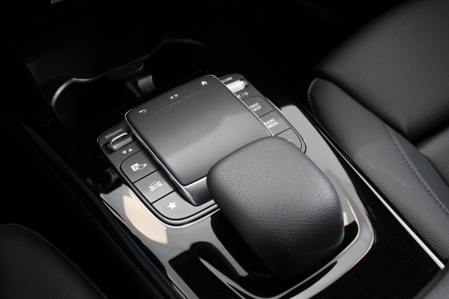 Mercedes-Benz A-Klasse 200 Automaat Progressive Navigatie Camera Climate Control Cruise Control Lane Assist Keyless Go Verkeersbord Herkenning 17 Inch Lichtmetaal