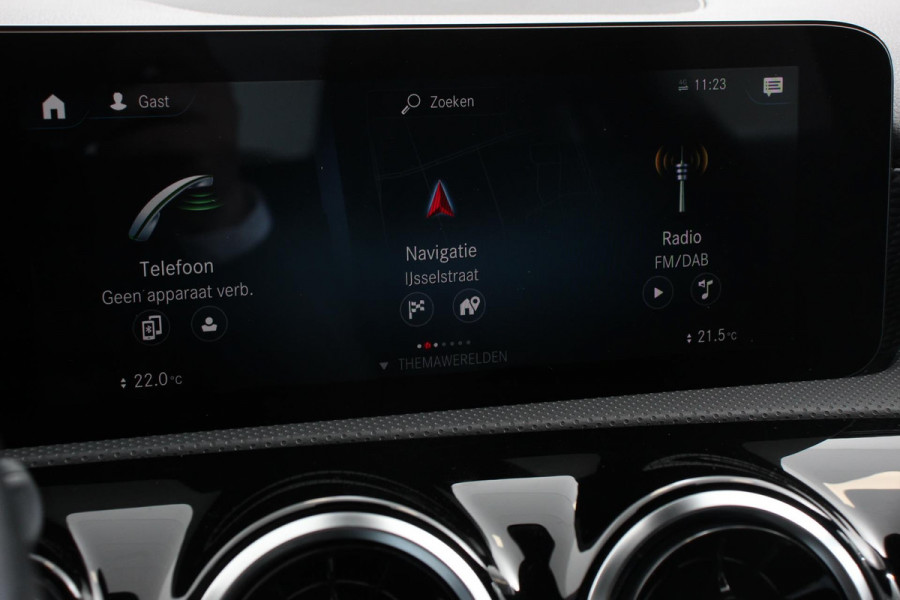 Mercedes-Benz A-Klasse 200 Automaat Progressive Navigatie Camera Climate Control Cruise Control Lane Assist Keyless Go Verkeersbord Herkenning 17 Inch Lichtmetaal