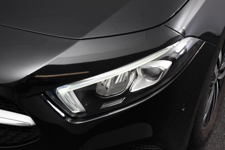 Mercedes-Benz A-Klasse 200 Automaat Progressive Navigatie Camera Climate Control Cruise Control Lane Assist Keyless Go Verkeersbord Herkenning 17 Inch Lichtmetaal