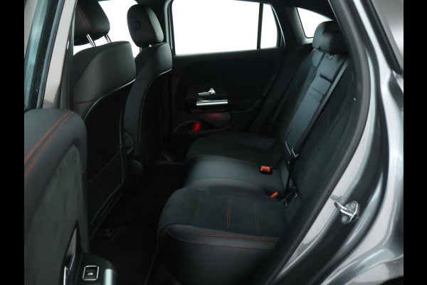 Mercedes-Benz EQA 250 AMG Line 67 kWh | AMG Line | Stoelverwarming | LED koplampen | Dodehoekassistent | Sfeerverlichting | Inclusief 48 maanden Mercedes-Benz Certified garantie voor Europa.