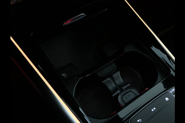 Mercedes-Benz EQA 250 AMG Line 67 kWh | AMG Line | Stoelverwarming | LED koplampen | Dodehoekassistent | Sfeerverlichting | Inclusief 48 maanden Mercedes-Benz Certified garantie voor Europa.