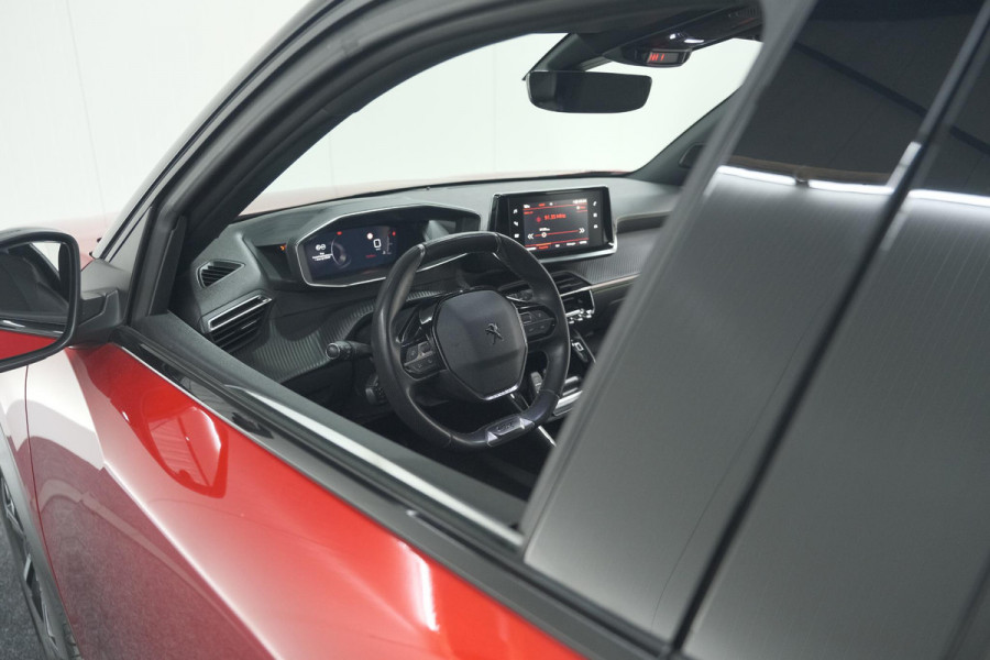 Peugeot 2008 PureTech 130 GT-Line | Trekhaak | Camera | Apple Carplay | Parkeersensoren