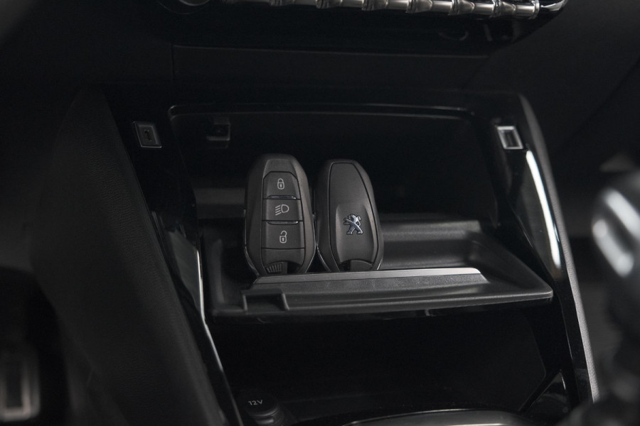 Peugeot 2008 PureTech 130 GT-Line | Trekhaak | Camera | Apple Carplay | Parkeersensoren