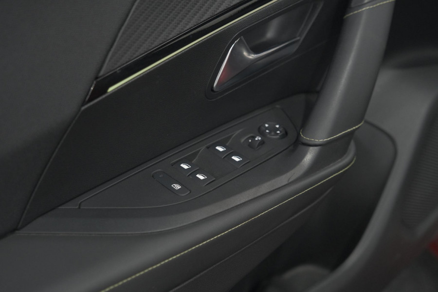 Peugeot 2008 PureTech 130 GT-Line | Trekhaak | Camera | Apple Carplay | Parkeersensoren