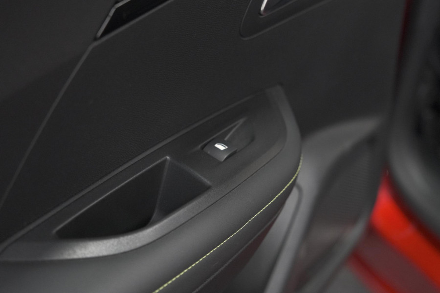 Peugeot 2008 PureTech 130 GT-Line | Trekhaak | Camera | Apple Carplay | Parkeersensoren