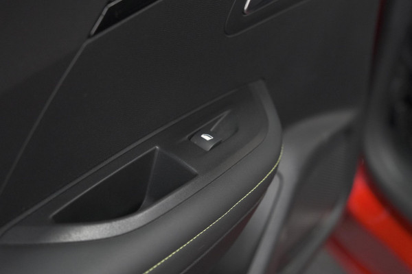 Peugeot 2008 PureTech 130 GT-Line | Trekhaak | Camera | Apple Carplay | Parkeersensoren