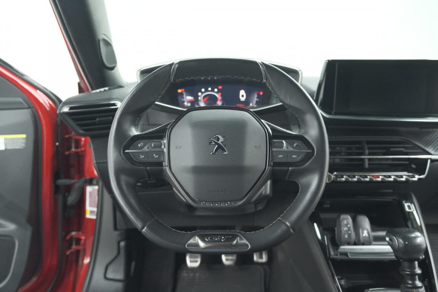 Peugeot 2008 PureTech 130 GT-Line | Trekhaak | Camera | Apple Carplay | Parkeersensoren