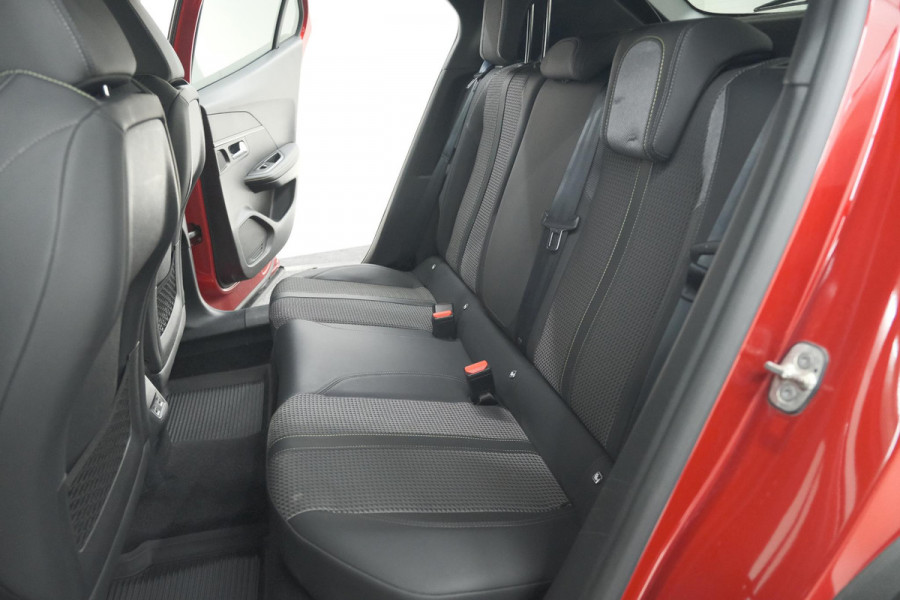 Peugeot 2008 PureTech 130 GT-Line | Trekhaak | Camera | Apple Carplay | Parkeersensoren