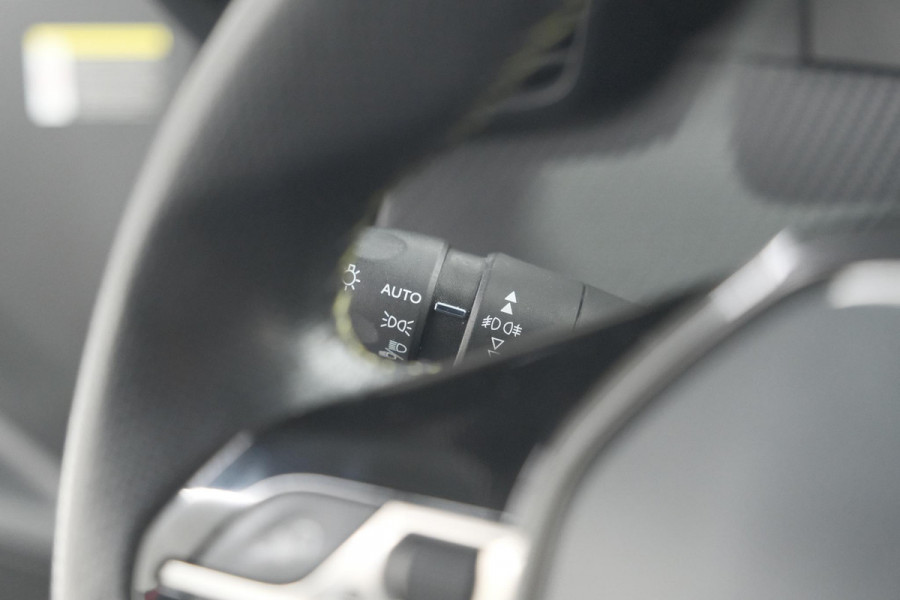 Peugeot 2008 PureTech 130 GT-Line | Trekhaak | Camera | Apple Carplay | Parkeersensoren