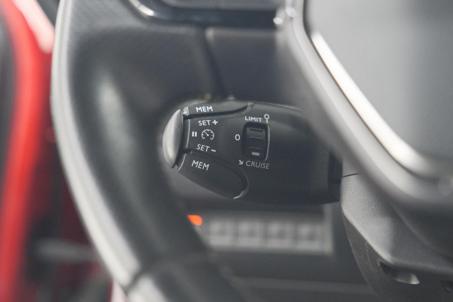 Peugeot 2008 PureTech 130 GT-Line | Trekhaak | Camera | Apple Carplay | Parkeersensoren