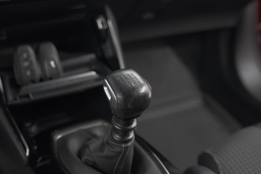 Peugeot 2008 PureTech 130 GT-Line | Trekhaak | Camera | Apple Carplay | Parkeersensoren