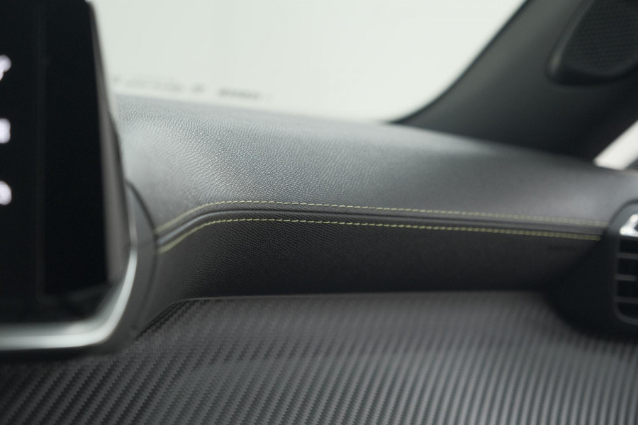 Peugeot 2008 PureTech 130 GT-Line | Trekhaak | Camera | Apple Carplay | Parkeersensoren