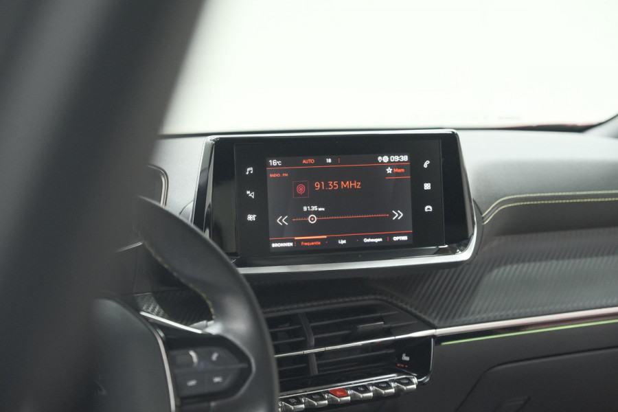 Peugeot 2008 PureTech 130 GT-Line | Trekhaak | Camera | Apple Carplay | Parkeersensoren