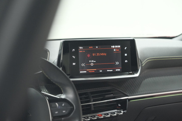 Peugeot 2008 PureTech 130 GT-Line | Trekhaak | Camera | Apple Carplay | Parkeersensoren