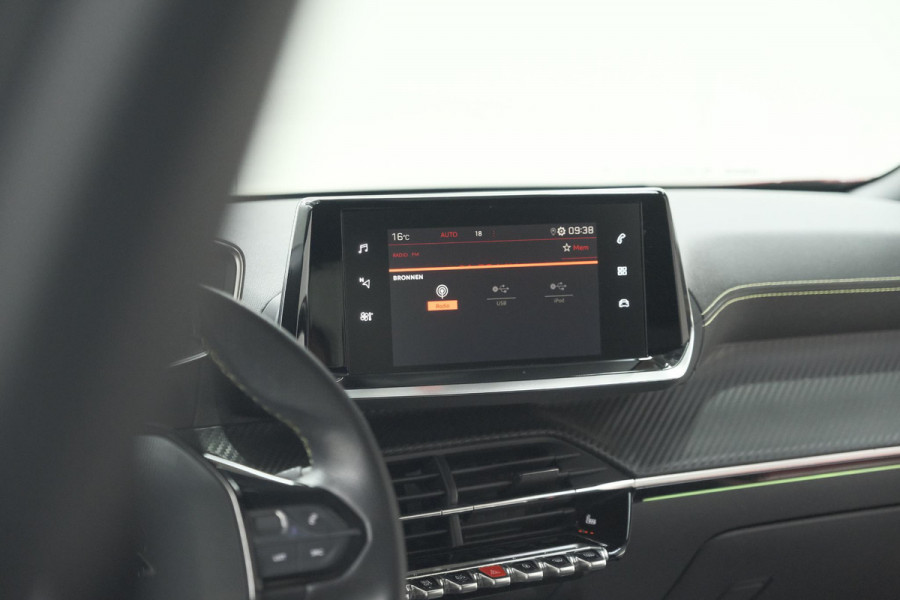 Peugeot 2008 PureTech 130 GT-Line | Trekhaak | Camera | Apple Carplay | Parkeersensoren