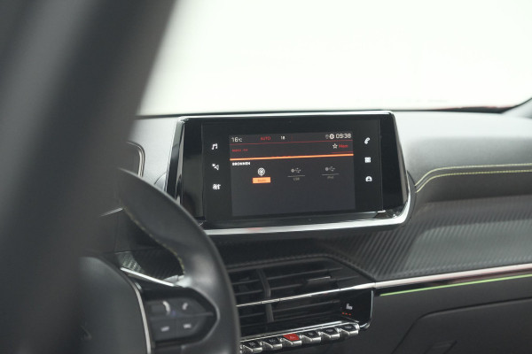 Peugeot 2008 PureTech 130 GT-Line | Trekhaak | Camera | Apple Carplay | Parkeersensoren