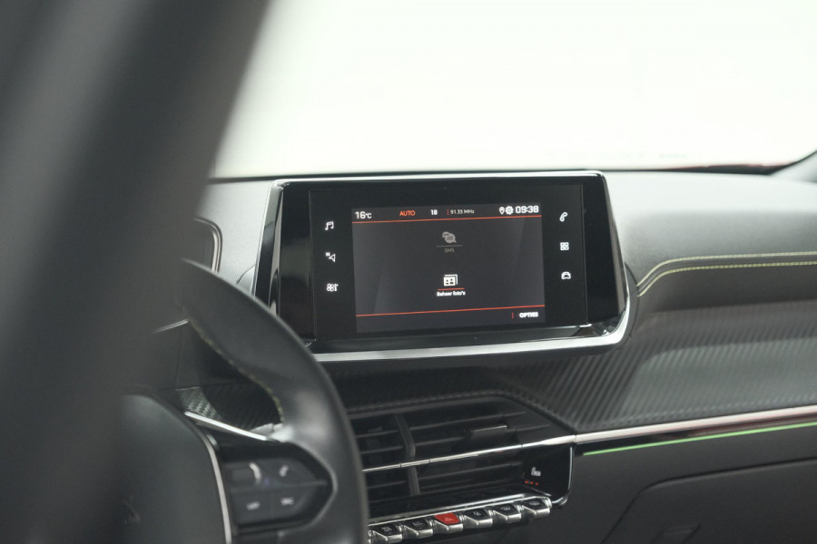Peugeot 2008 PureTech 130 GT-Line | Trekhaak | Camera | Apple Carplay | Parkeersensoren