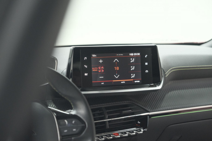 Peugeot 2008 PureTech 130 GT-Line | Trekhaak | Camera | Apple Carplay | Parkeersensoren