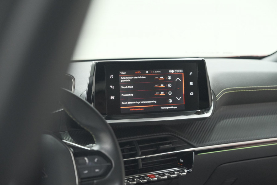 Peugeot 2008 PureTech 130 GT-Line | Trekhaak | Camera | Apple Carplay | Parkeersensoren