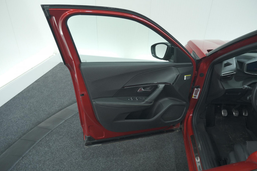 Peugeot 2008 PureTech 130 GT-Line | Trekhaak | Camera | Apple Carplay | Parkeersensoren