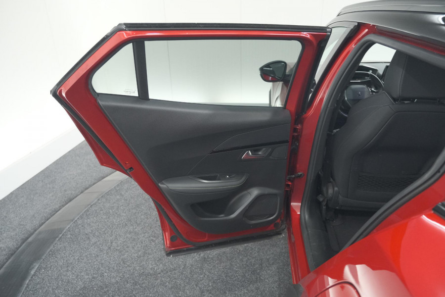 Peugeot 2008 PureTech 130 GT-Line | Trekhaak | Camera | Apple Carplay | Parkeersensoren