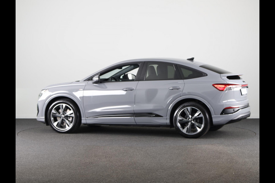 Audi Q4 Sportback e-tron S edition e-tron 45 82 kWh 210 kW / 286 PK Sportba Comfortpakket, adpative cruise control, achteruitrijcamera, optiek pakket zwart plus