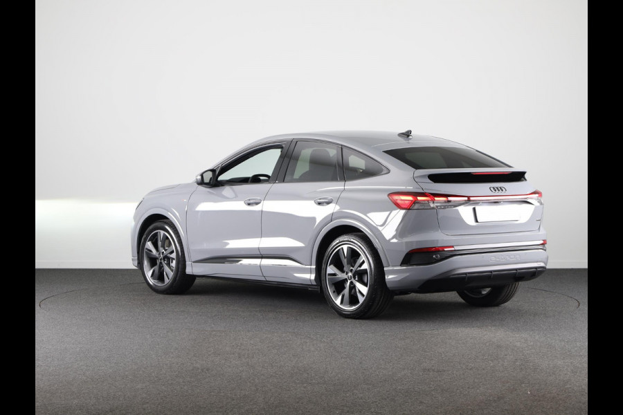 Audi Q4 Sportback e-tron S edition e-tron 45 82 kWh 210 kW / 286 PK Sportba Comfortpakket, adpative cruise control, achteruitrijcamera, optiek pakket zwart plus