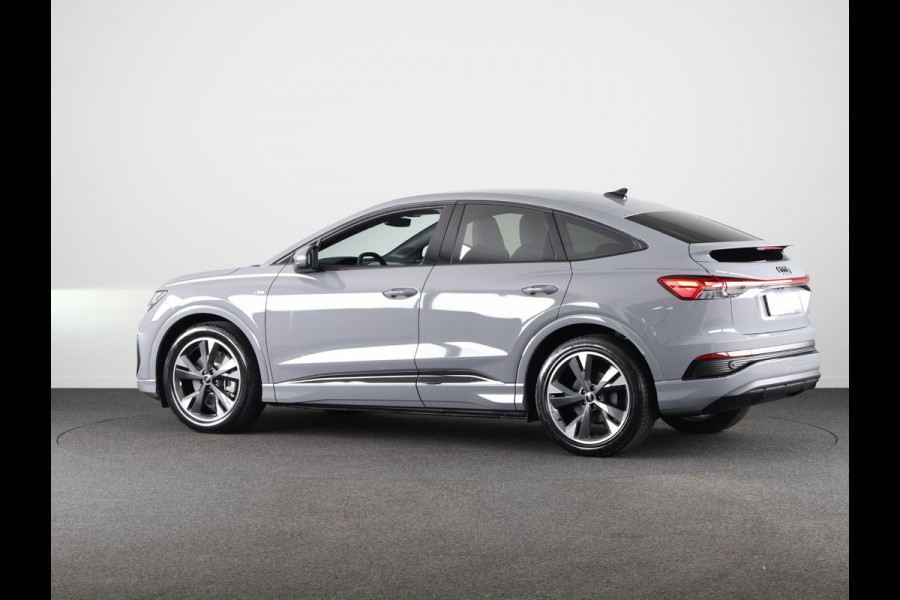 Audi Q4 Sportback e-tron S edition e-tron 45 82 kWh 210 kW / 286 PK Sportba Comfortpakket, adpative cruise control, achteruitrijcamera, optiek pakket zwart plus