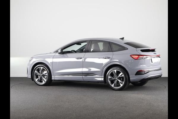 Audi Q4 Sportback e-tron S edition e-tron 45 82 kWh 210 kW / 286 PK Sportba Comfortpakket, adpative cruise control, achteruitrijcamera, optiek pakket zwart plus