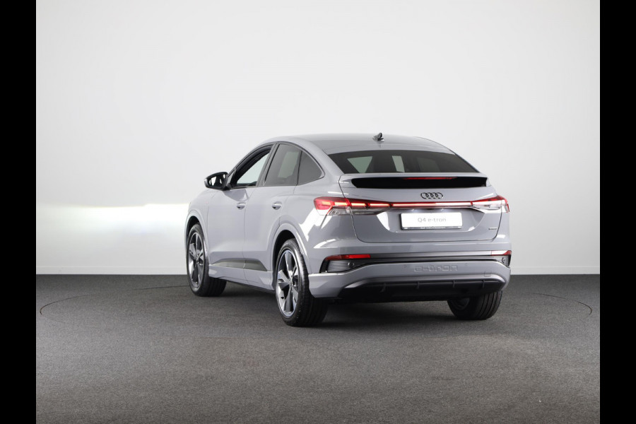 Audi Q4 Sportback e-tron S edition e-tron 45 82 kWh 210 kW / 286 PK Sportba Comfortpakket, adpative cruise control, achteruitrijcamera, optiek pakket zwart plus