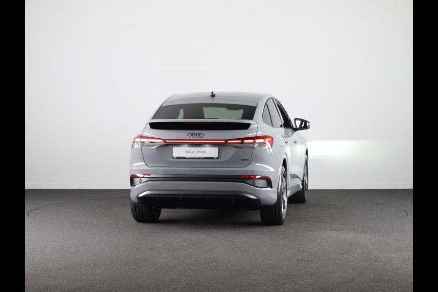 Audi Q4 Sportback e-tron S edition e-tron 45 82 kWh 210 kW / 286 PK Sportba Comfortpakket, adpative cruise control, achteruitrijcamera, optiek pakket zwart plus