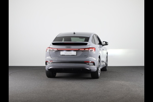 Audi Q4 Sportback e-tron S edition e-tron 45 82 kWh 210 kW / 286 PK Sportba Comfortpakket, adpative cruise control, achteruitrijcamera, optiek pakket zwart plus