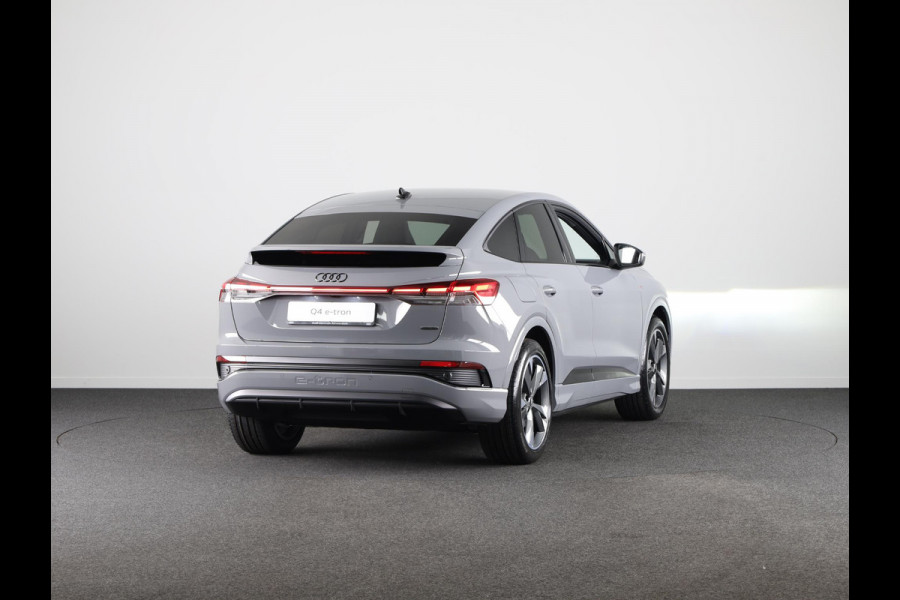 Audi Q4 Sportback e-tron S edition e-tron 45 82 kWh 210 kW / 286 PK Sportba Comfortpakket, adpative cruise control, achteruitrijcamera, optiek pakket zwart plus