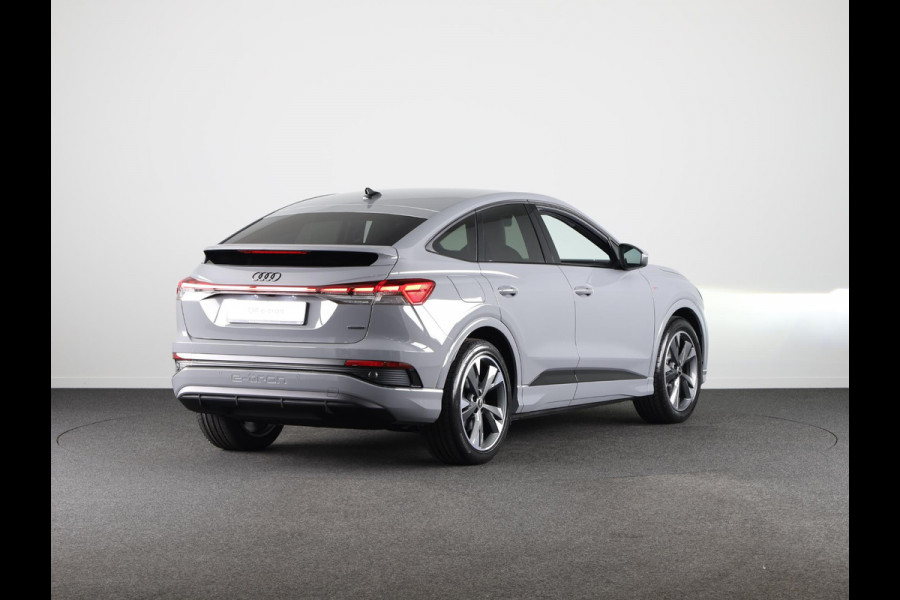 Audi Q4 Sportback e-tron S edition e-tron 45 82 kWh 210 kW / 286 PK Sportba Comfortpakket, adpative cruise control, achteruitrijcamera, optiek pakket zwart plus