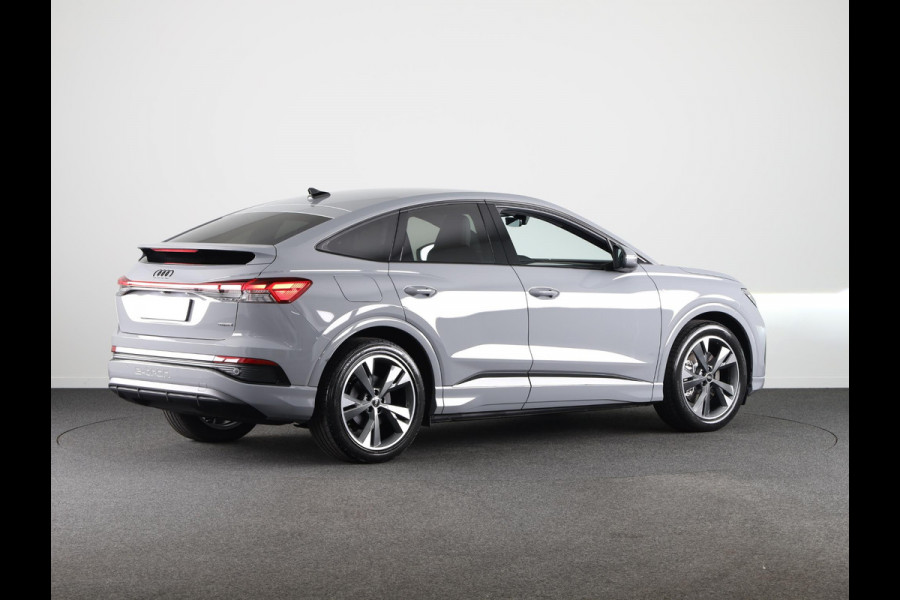 Audi Q4 Sportback e-tron S edition e-tron 45 82 kWh 210 kW / 286 PK Sportba Comfortpakket, adpative cruise control, achteruitrijcamera, optiek pakket zwart plus