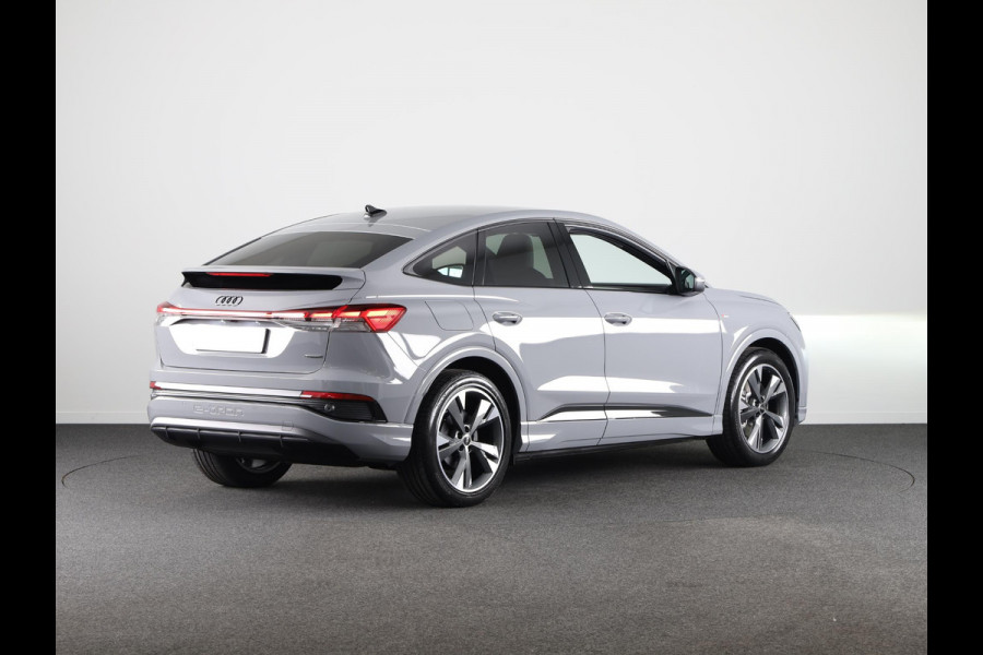 Audi Q4 Sportback e-tron S edition e-tron 45 82 kWh 210 kW / 286 PK Sportba Comfortpakket, adpative cruise control, achteruitrijcamera, optiek pakket zwart plus