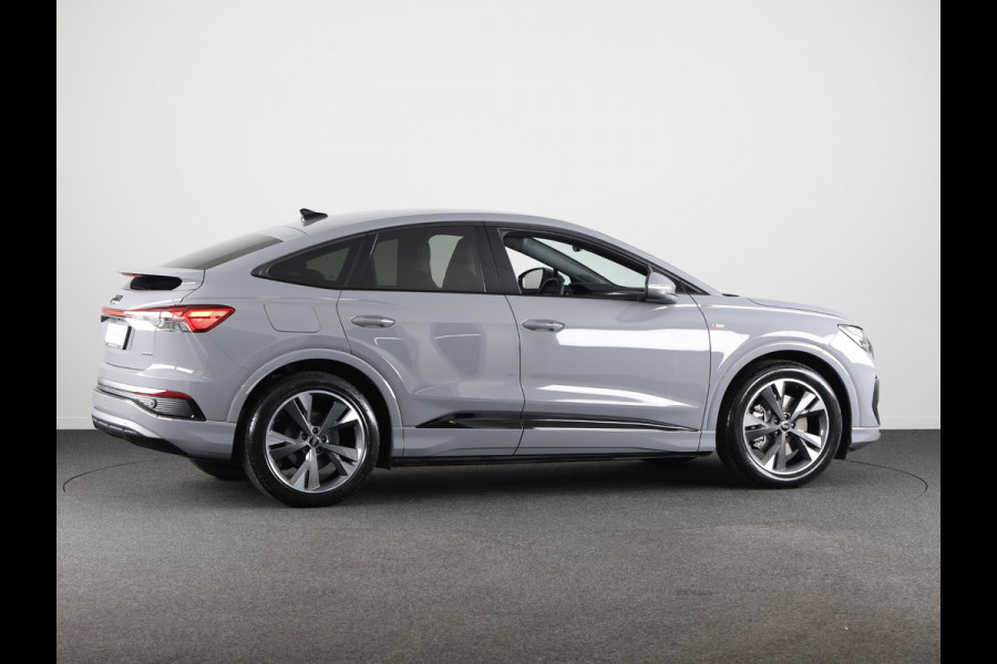 Audi Q4 Sportback e-tron S edition e-tron 45 82 kWh 210 kW / 286 PK Sportba Comfortpakket, adpative cruise control, achteruitrijcamera, optiek pakket zwart plus