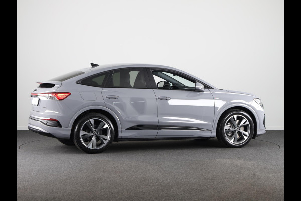 Audi Q4 Sportback e-tron S edition e-tron 45 82 kWh 210 kW / 286 PK Sportba Comfortpakket, adpative cruise control, achteruitrijcamera, optiek pakket zwart plus